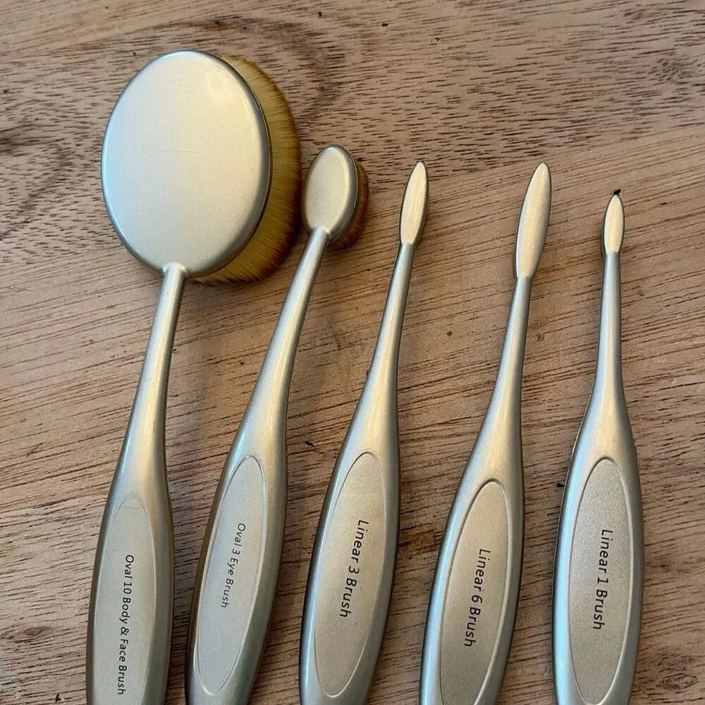 New Celavi five piece brush, set liner, face and body brushes makeup brush brush
